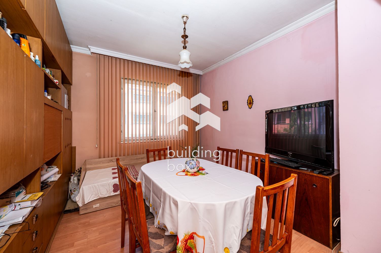 Тристаен апартамент до Събота пазара - 0