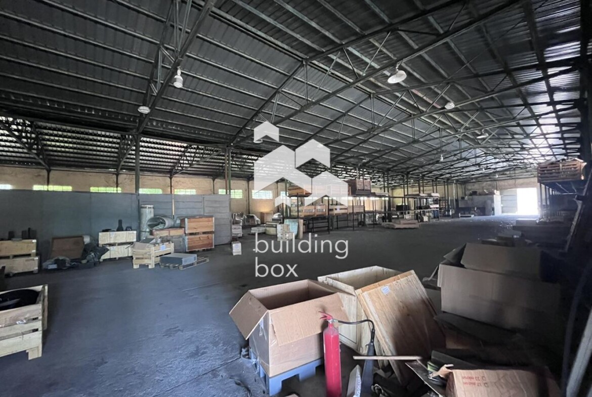 Индустриален имот на 40 минути от София - 0