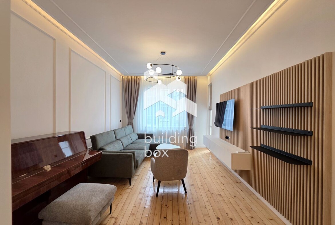 Тристаен апартамент в идеален Център - 0