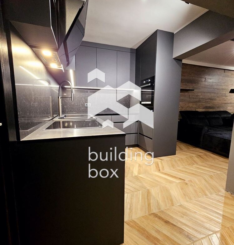 Продава се луксозен тристаен апартамент в Хладилника - 0