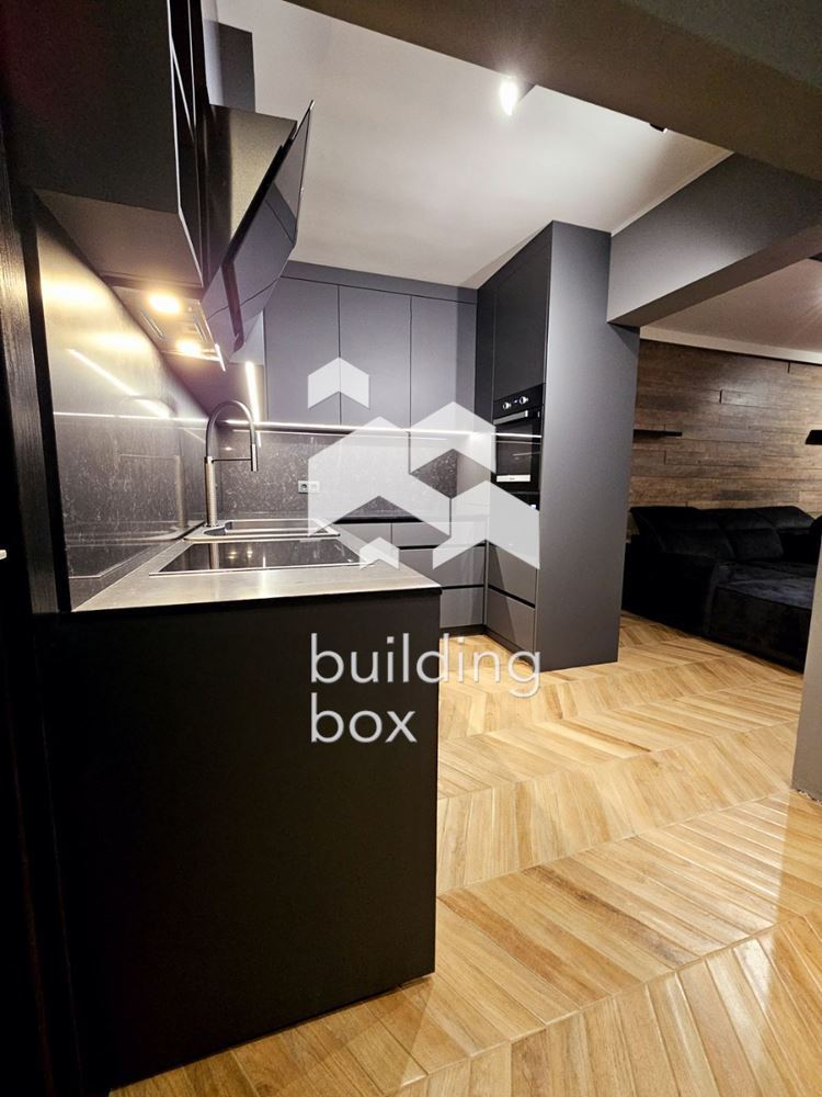 Продава се луксозен тристаен апартамент в Хладилника - 0