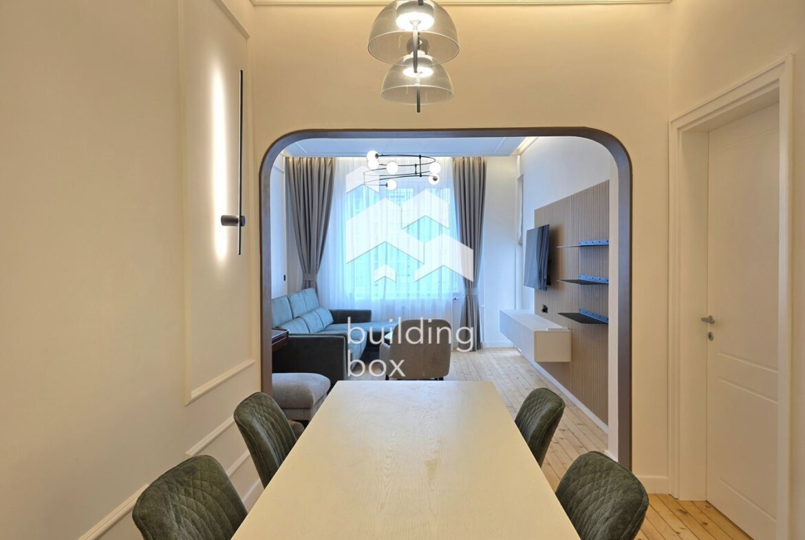 Тристаен апартамент в идеален Център - 0