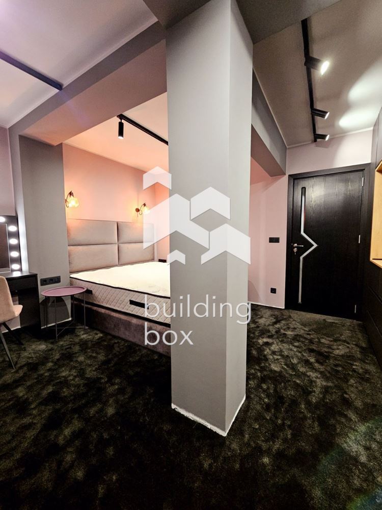 Продава се луксозен тристаен апартамент в Хладилника - 0