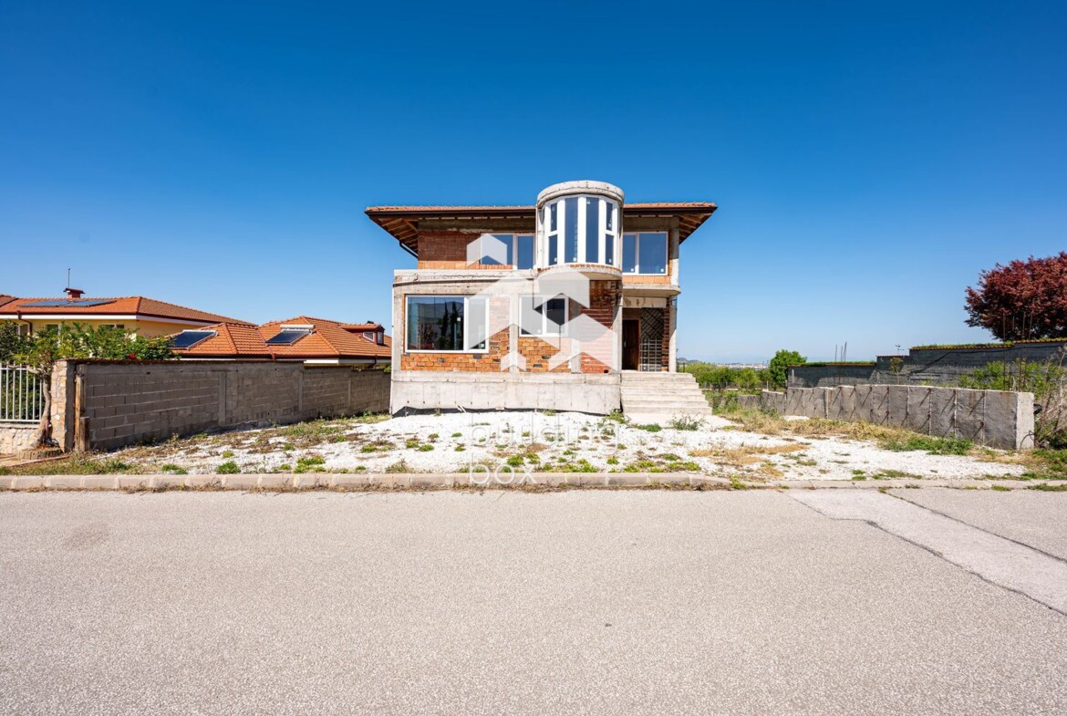 Триетажна къща - с. Марково - 0