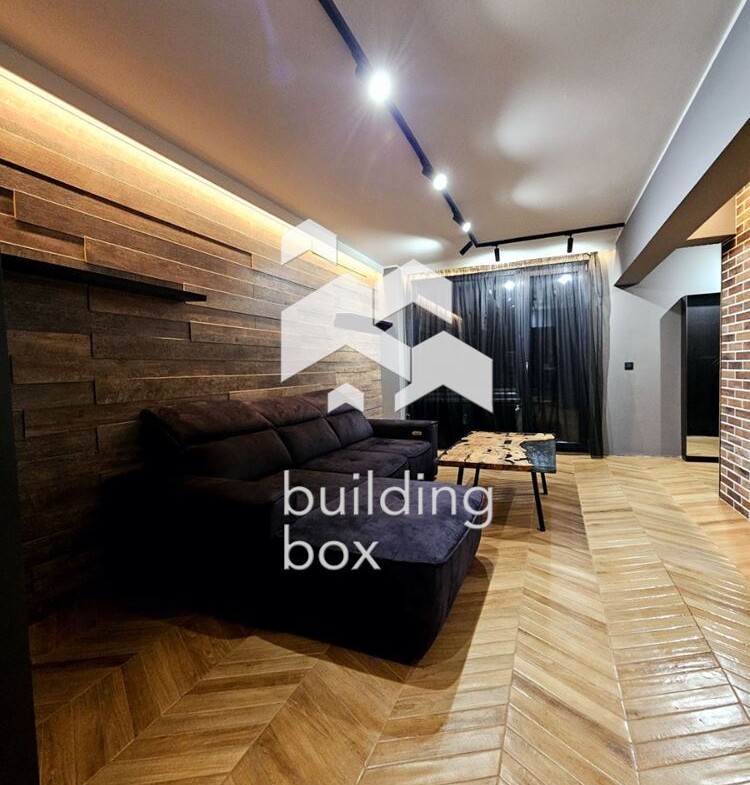 Продава се луксозен тристаен апартамент в Хладилника - 0