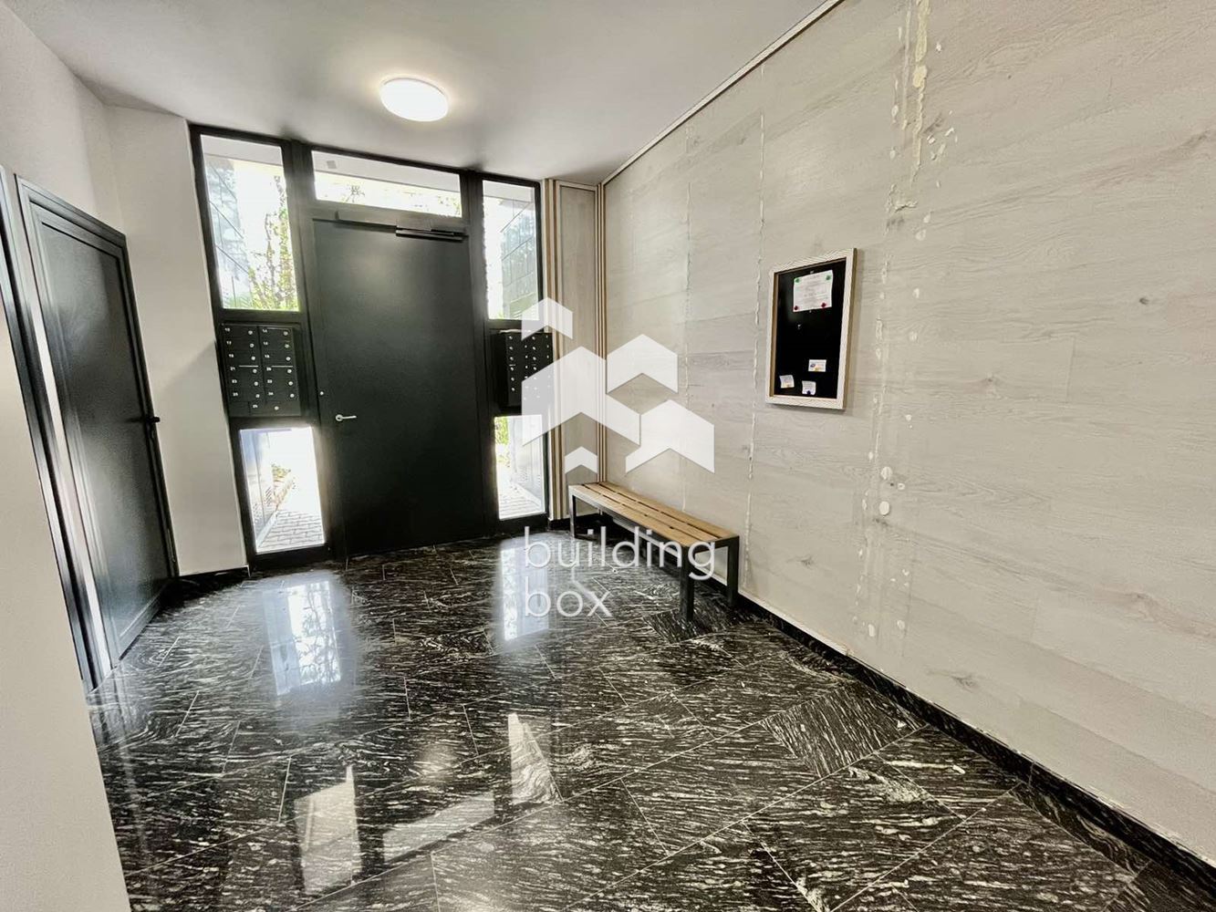 Тристаен апартамент в Център - 0