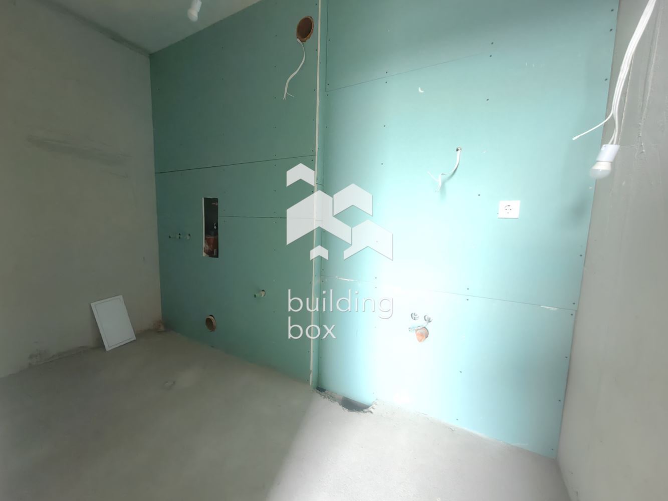 Тристаен апартамент пред АКТ16 - до "ПУ" нова сграда - 0