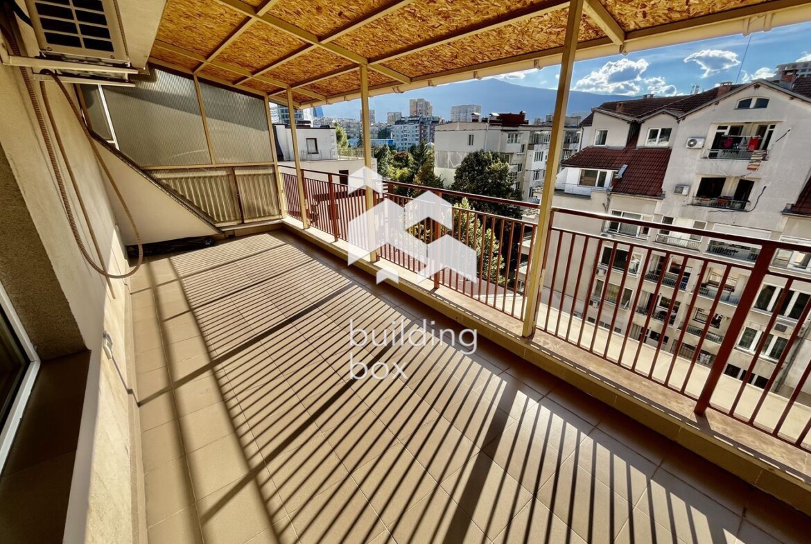 Просторен двустаен апартамент със страхотна гледка и гараж, Изток - 0