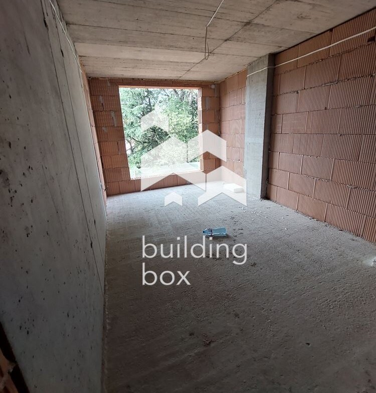 Четиристаен апартамент до "Дентален университет" - 0