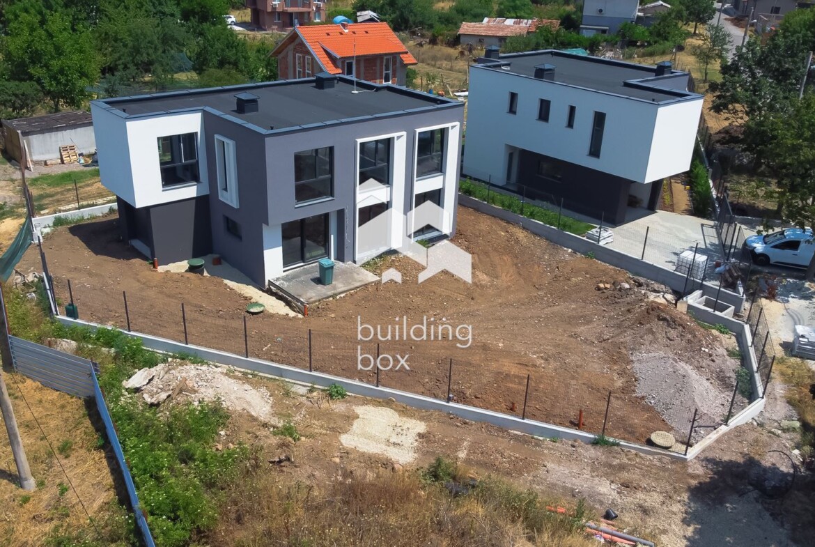 Къща на 20 минути от центъра на град София - 0