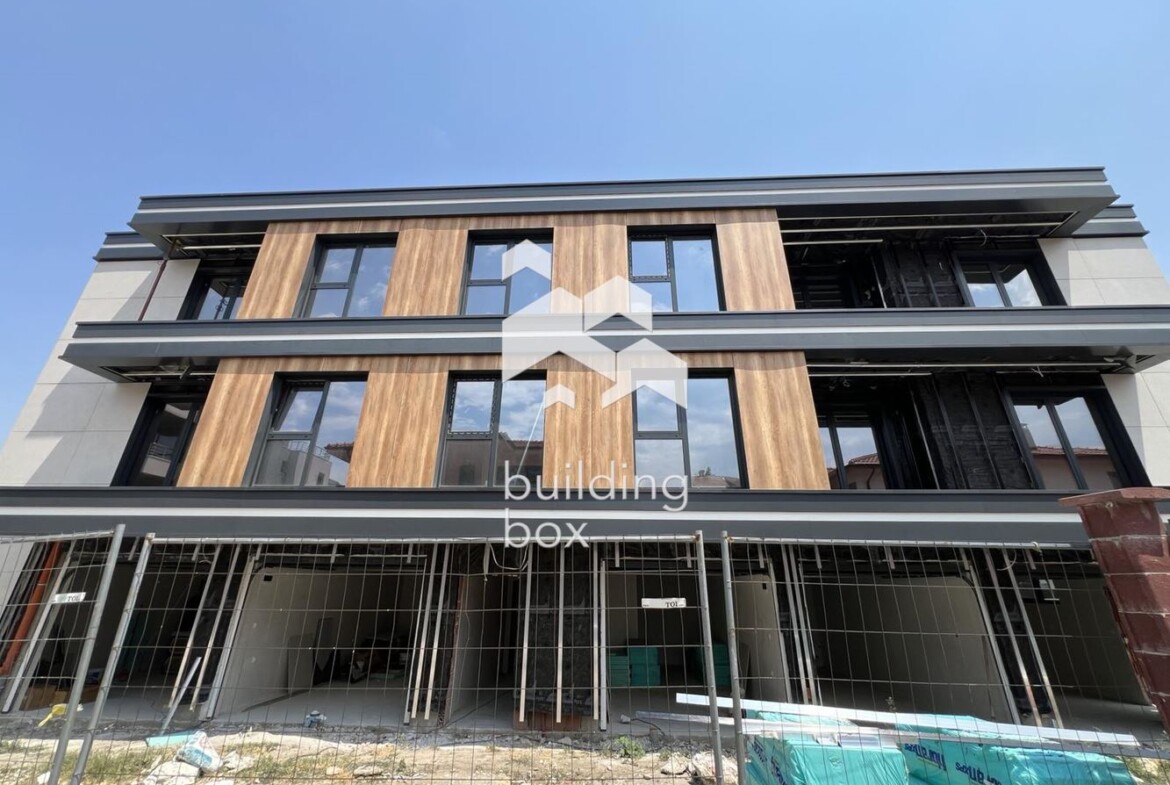 Тристаен апартамент в малка бутикова сграда - с. Белащица - 0