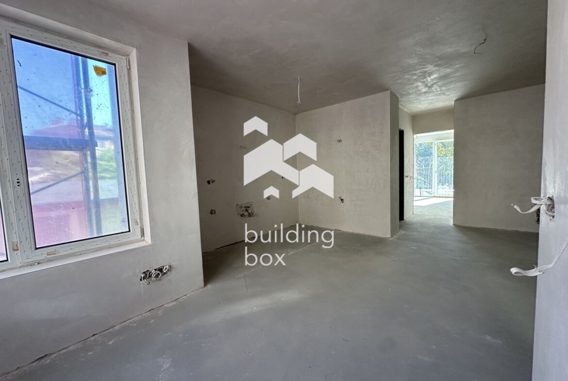 Тристаен апартамент в Център - 0