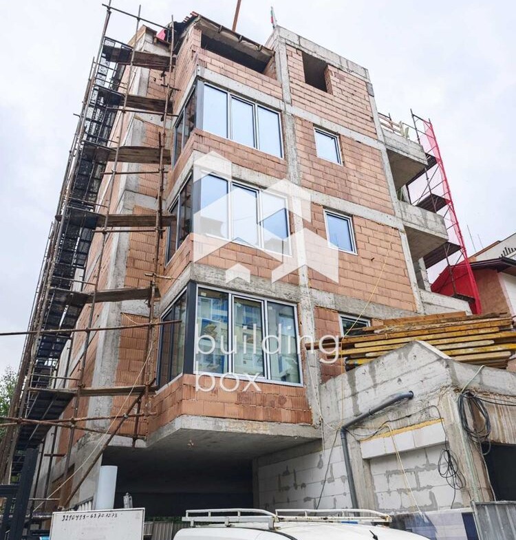 Тристаен апартамент в Център - 0