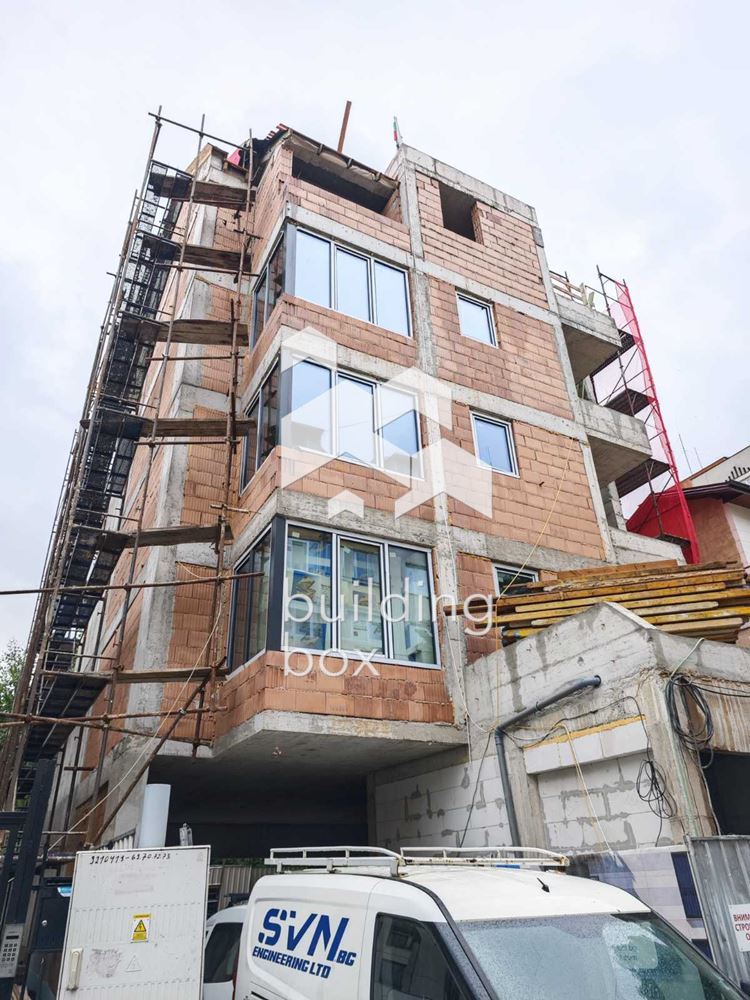 Тристаен апартамент в Център - 0