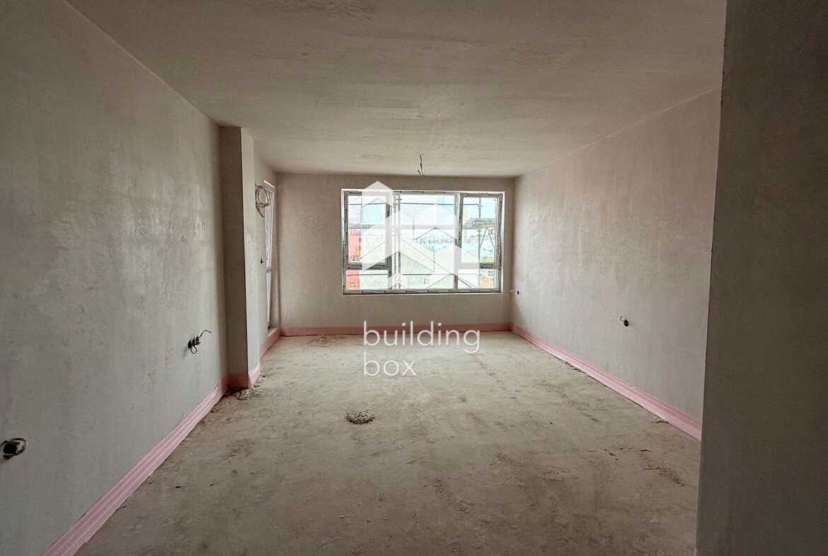 Тристаен апартамент в район Южен - 0