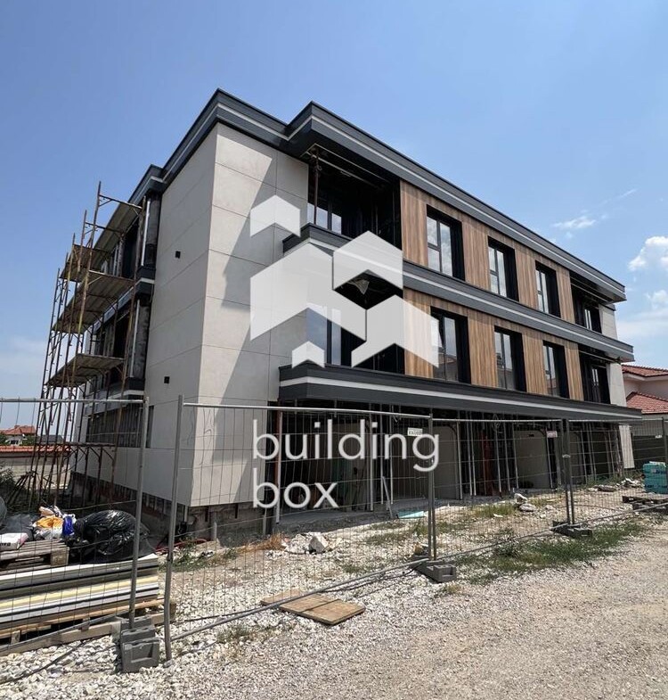 Тристаен апартамент в малка бутикова сграда - с. Белащица - 0