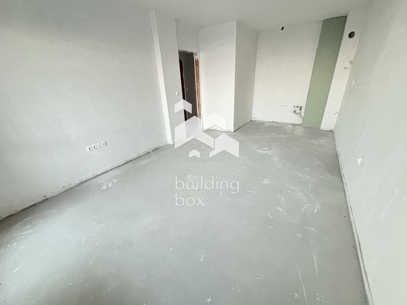 Двустаен апартамент с паркомясто - 0