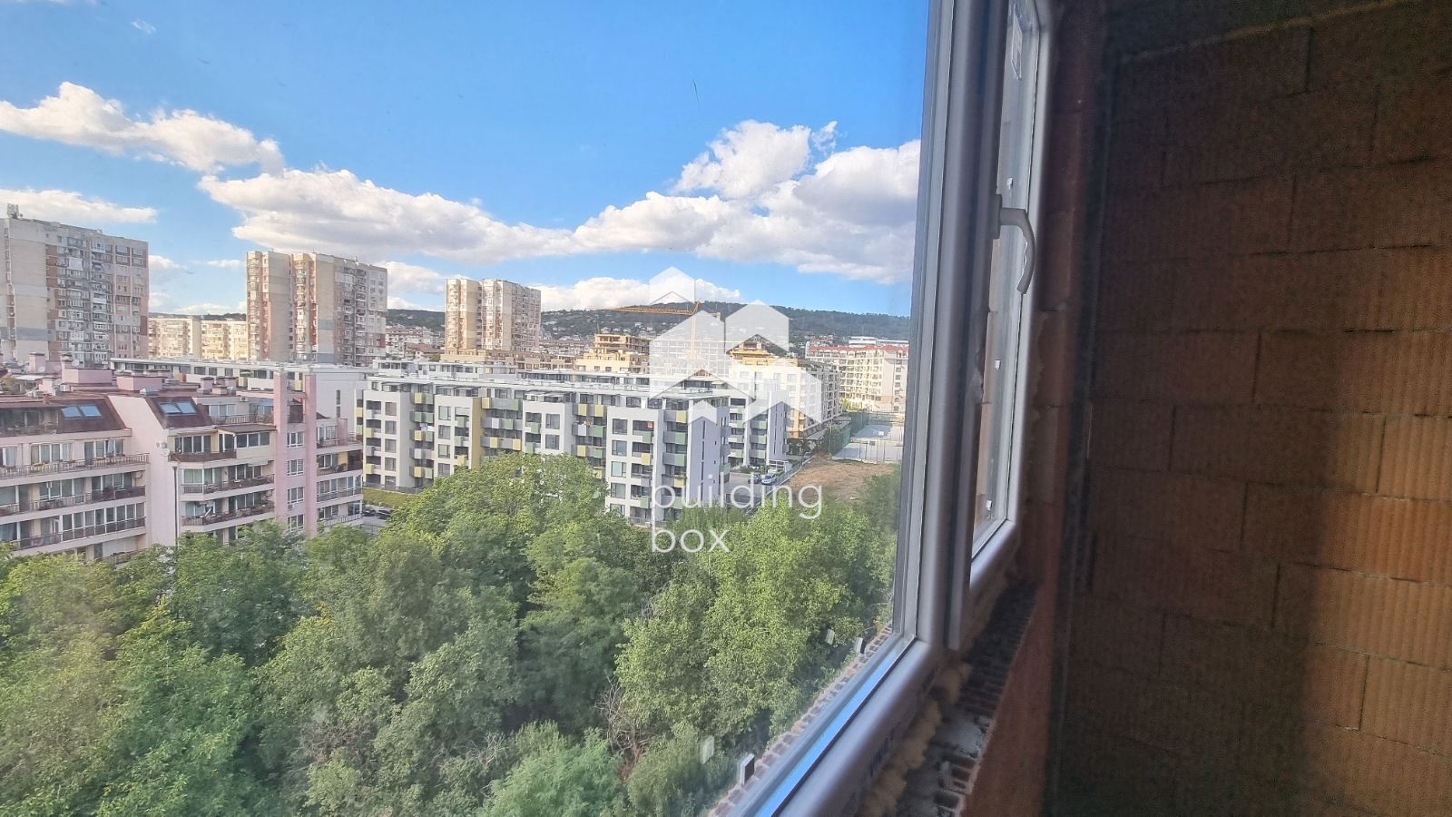 Двустаен западен апартамент до парк “Възраждане”