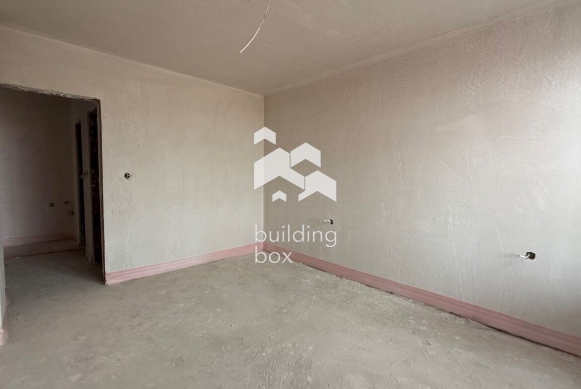 Тристаен апартамент в район Южен - 0