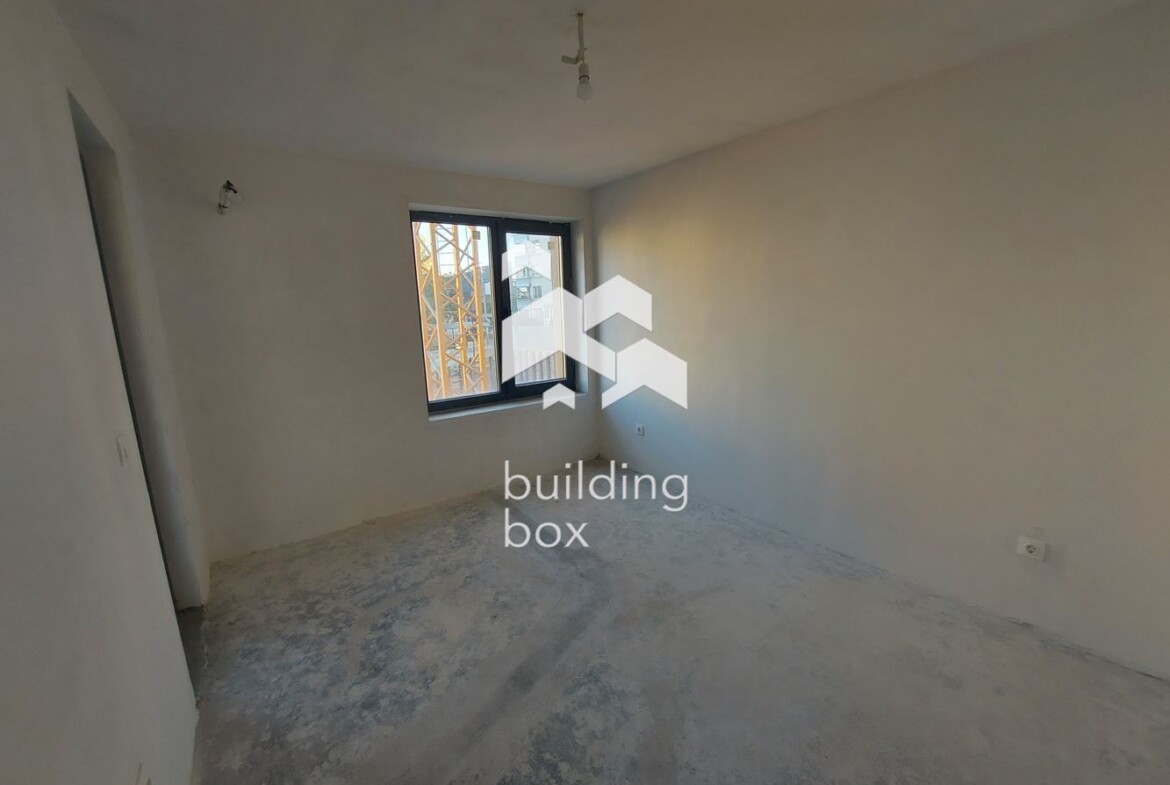 Продава четиристаен апартамент - 0