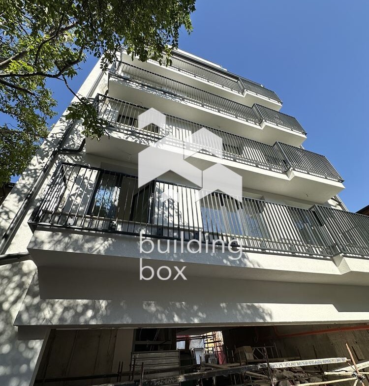 Тристаен апартамент в Център - 0