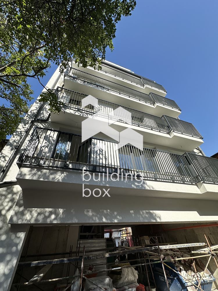 Тристаен апартамент в Център - 0