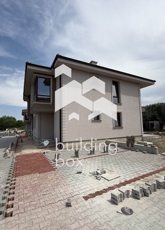 Двуетажна къща - кв. Западен - 0