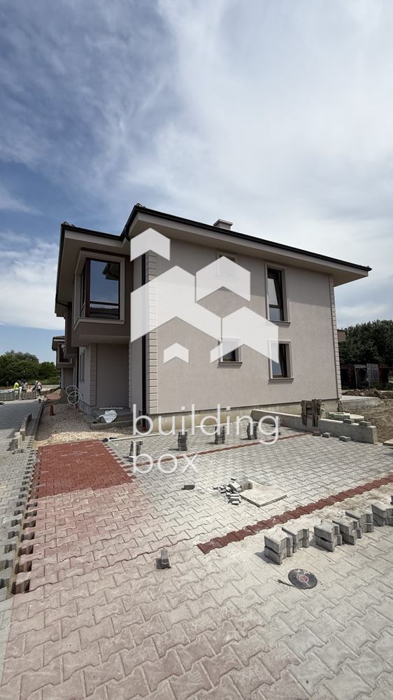 Двуетажна къща - кв. Западен - 0