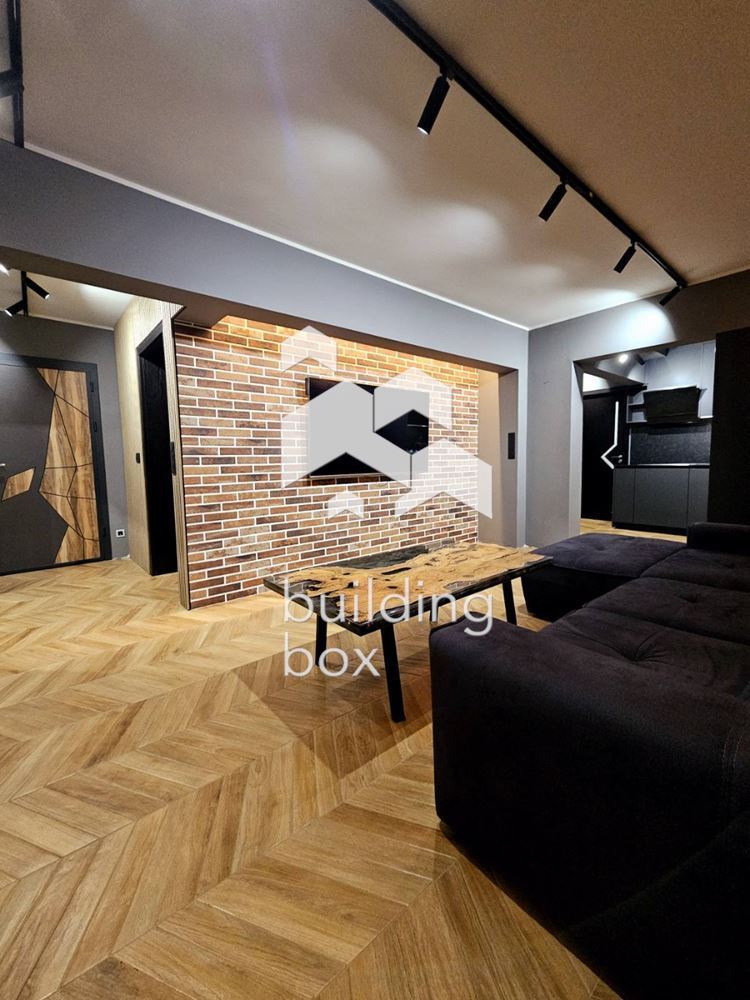 Продава се луксозен тристаен апартамент в Хладилника - 0