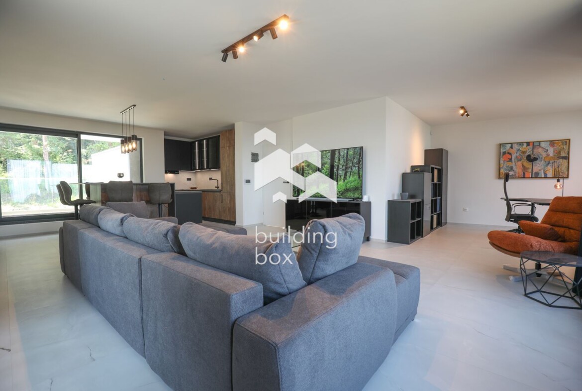 Чисто нова, висококачествена къща с неповторими гледки, собствена гора и фитнес - 0