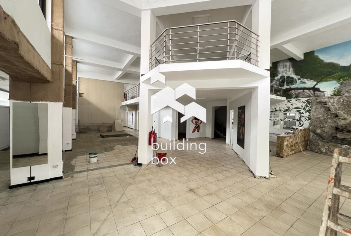 Търговска площ в ж.к. БОРОВО се отдава под наем! - 0