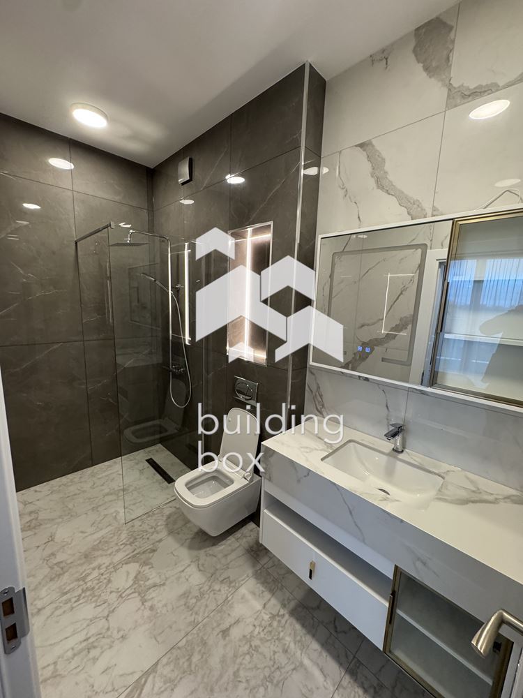 Продава тристаен в кв. Кръстова вада - 0