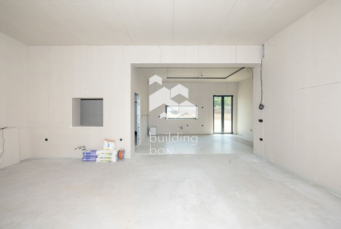 Къща на 12 км от гр. Пловдив - с. Чешнегирово - 0