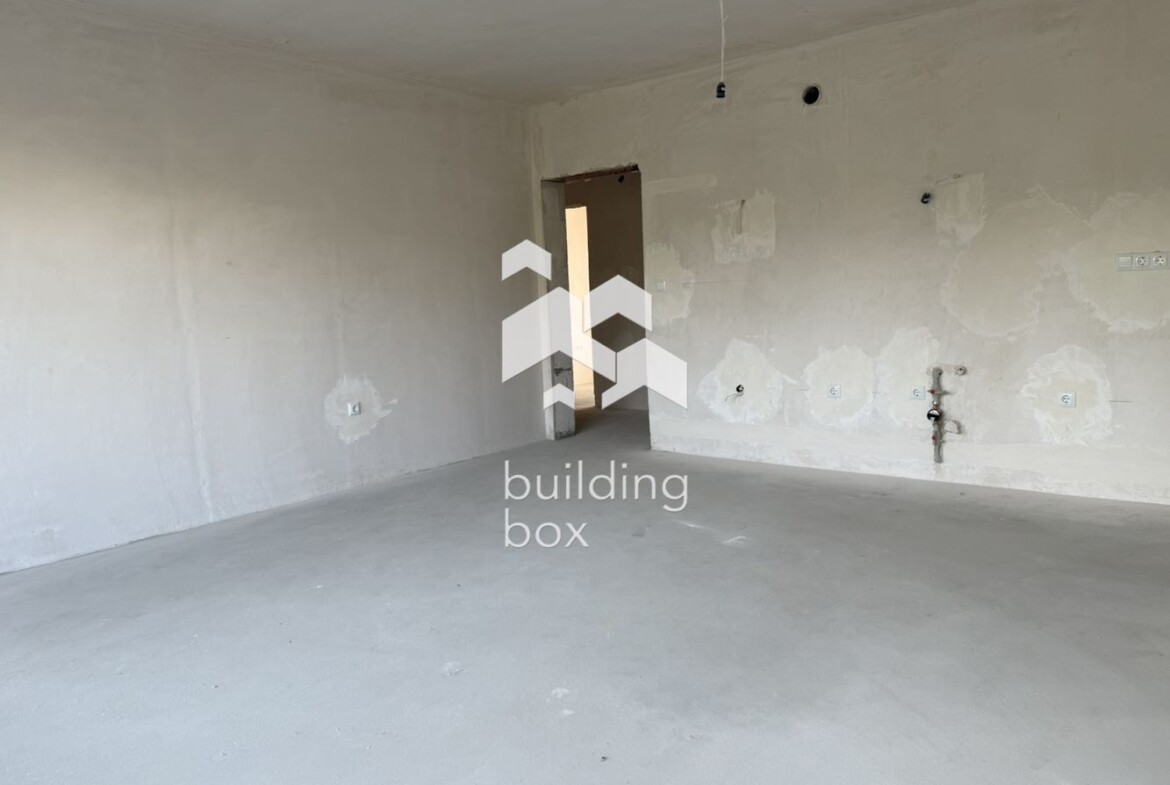 Страхотен тристаен апартамент на 5 минути от Катедралният храм - 0