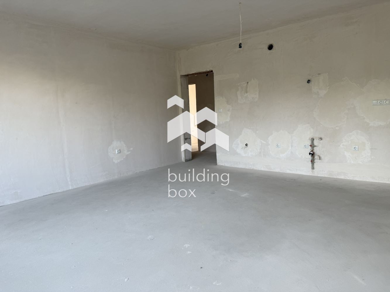 Страхотен тристаен апартамент на 5 минути от Катедралният храм - 0