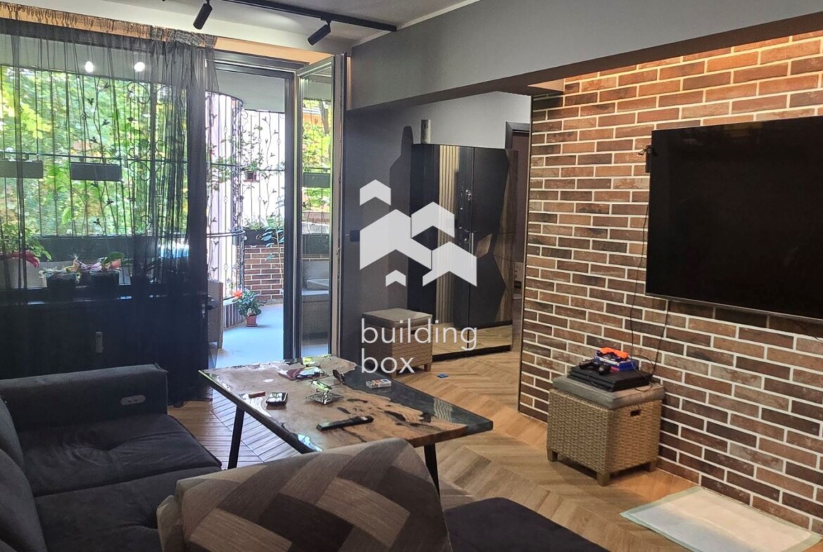 Продава се луксозен тристаен апартамент в Хладилника - 0