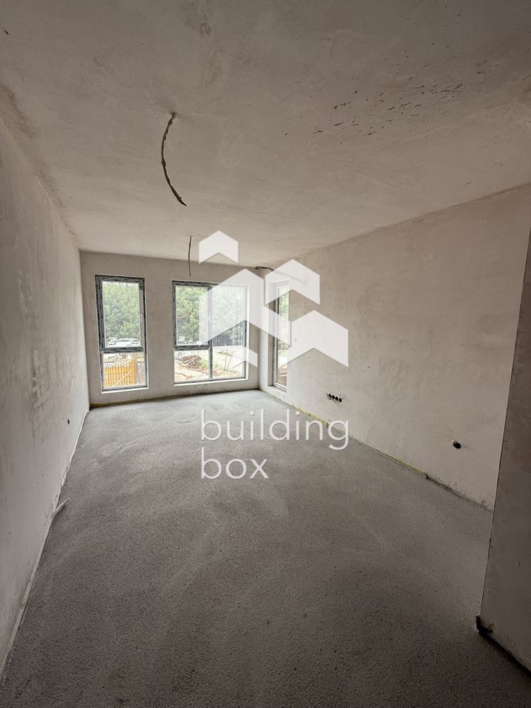 Тристаен апартамент - кв. Остромила - 0