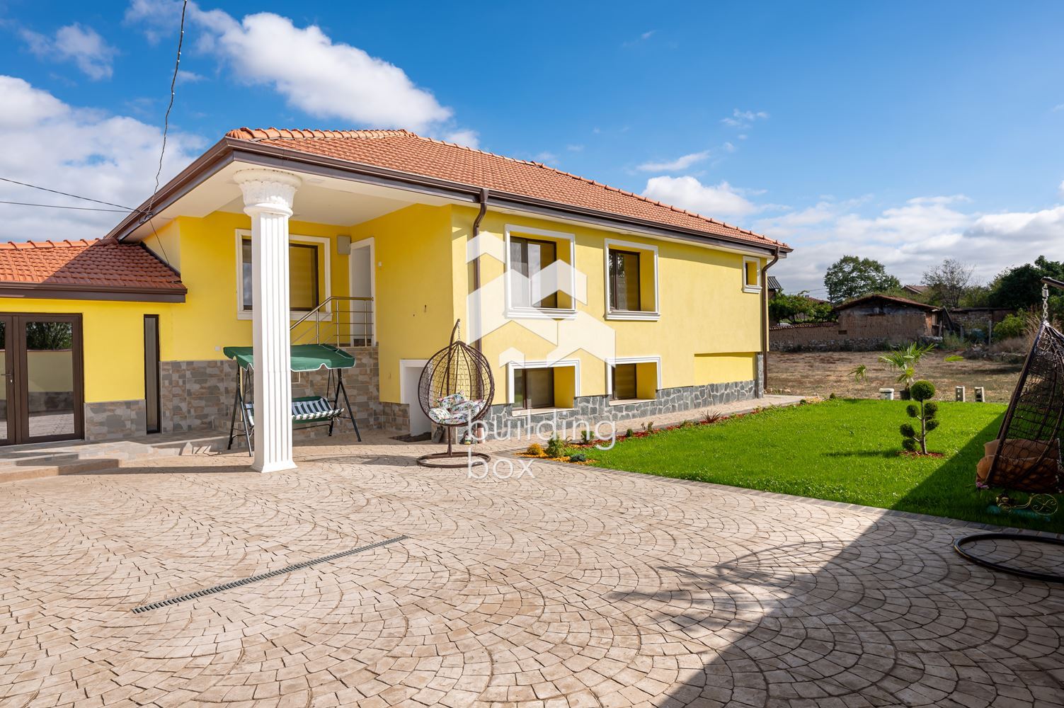 Луксозен имот в с. Старосел