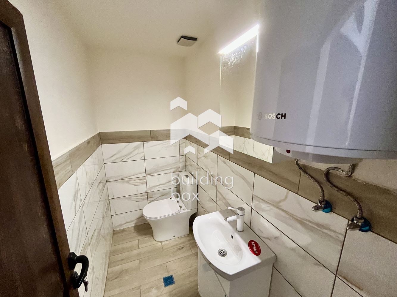 Чисто нов тристаен апартамент, ул. Флора - 0