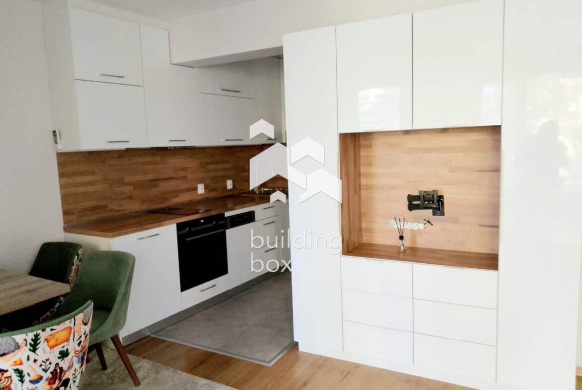 Уютен тристаен апартамент в кв. Оборище - 0