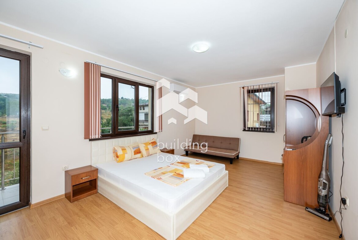 Хотел с 10 помещения за нощувки - гр. Батак - 0