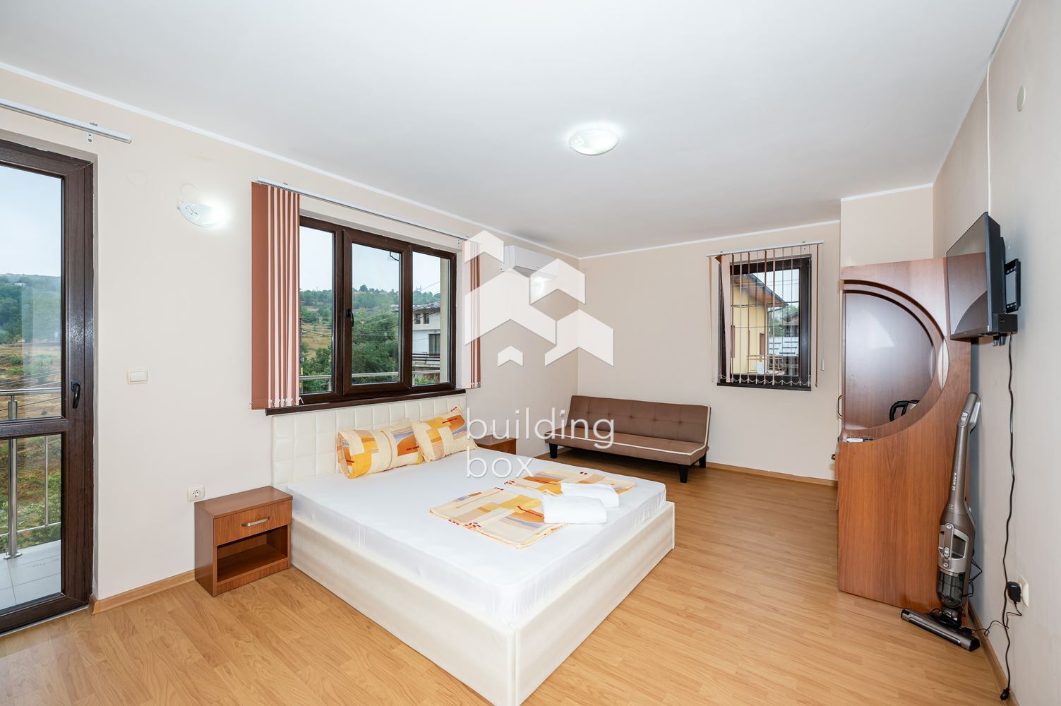 Хотел с 10 помещения за нощувки - гр. Батак - 0