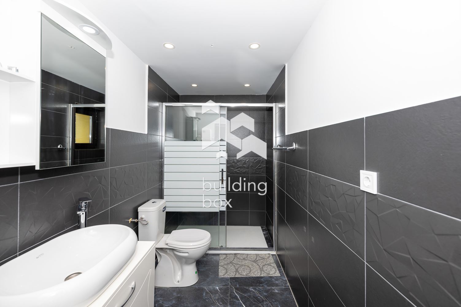 Луксозен имот в с. Старосел - 0