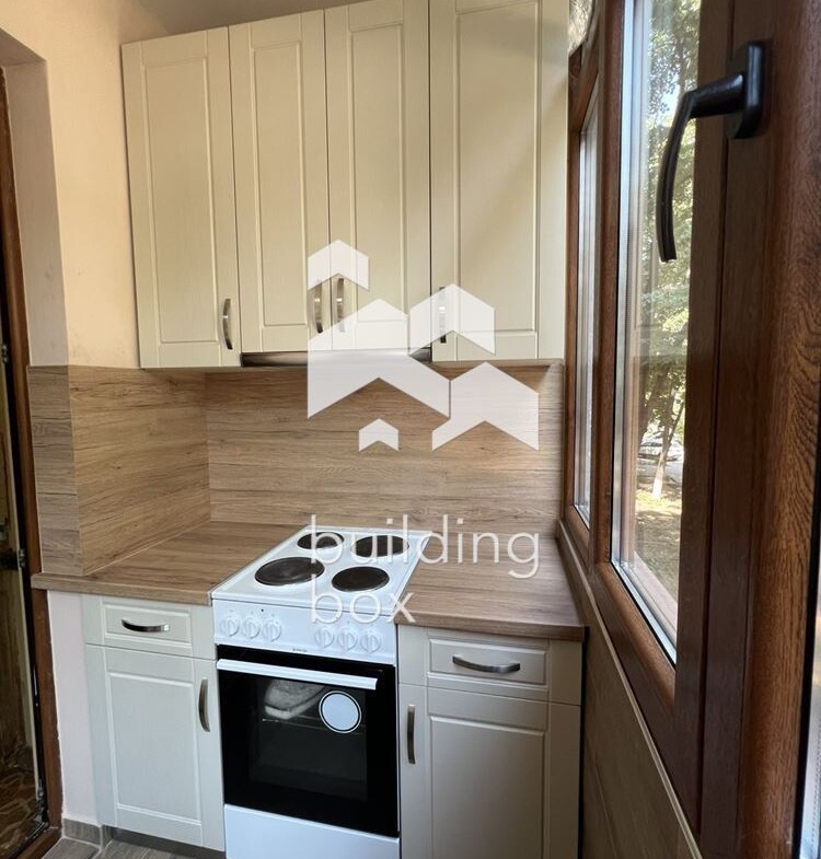 Тристаен апартамент - кв.Тракия - 0