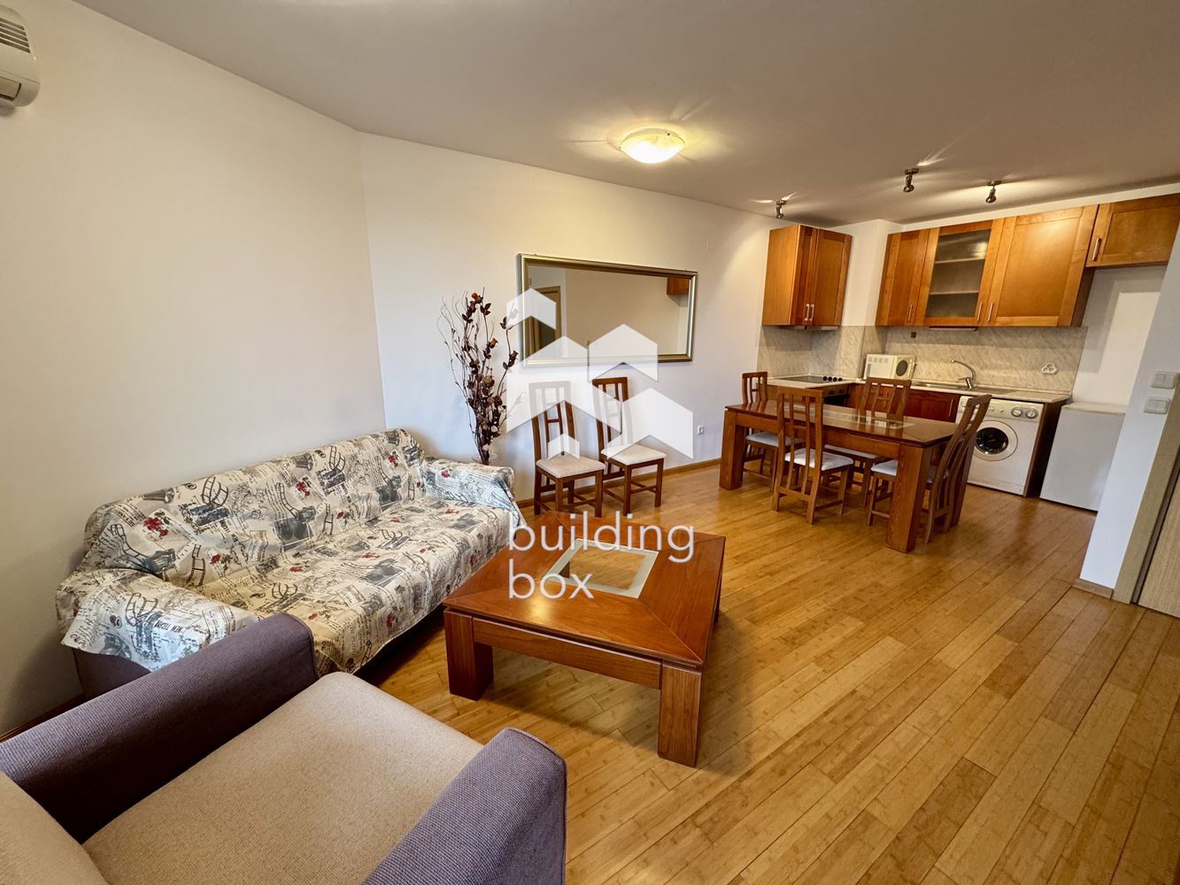 Двустаен апартамент в Изток, точно до метро