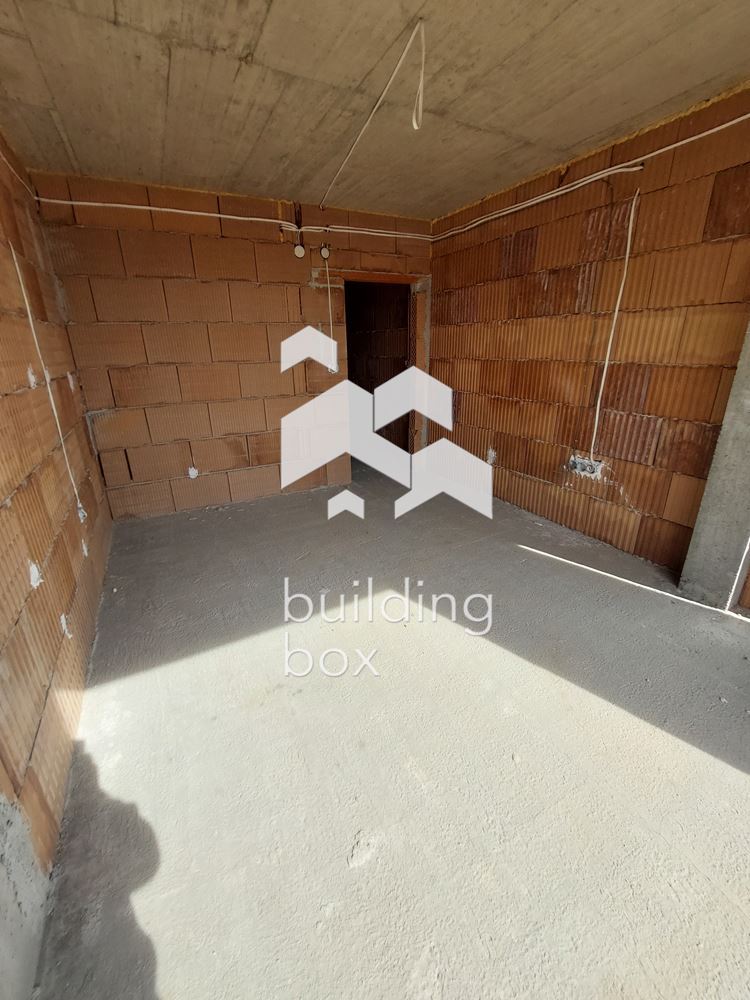 Тристаен апартамент - кв. Младежки хълм - 0