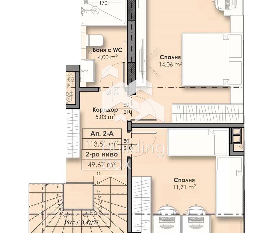 Просторен четиристаен апартамент с двор - 0