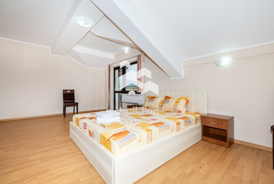 Хотел с 10 помещения за нощувки - гр. Батак - 0