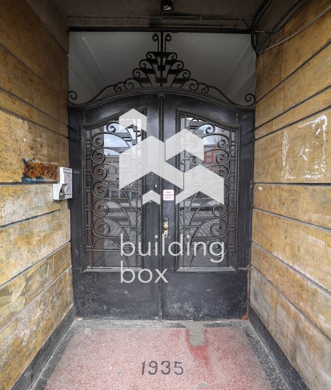 Тристаен апартамент в Център - 0