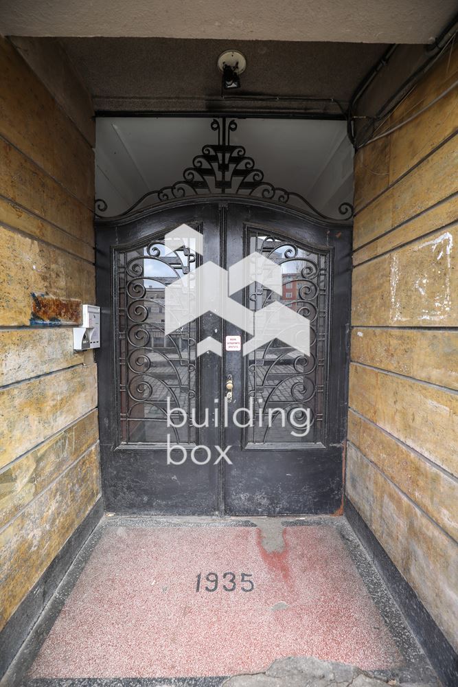 Тристаен апартамент в Център - 0